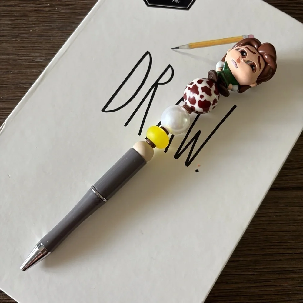 Disney Doorables: Tangled: Flynn Rider handmade beaded pen - Picture 2 of 3